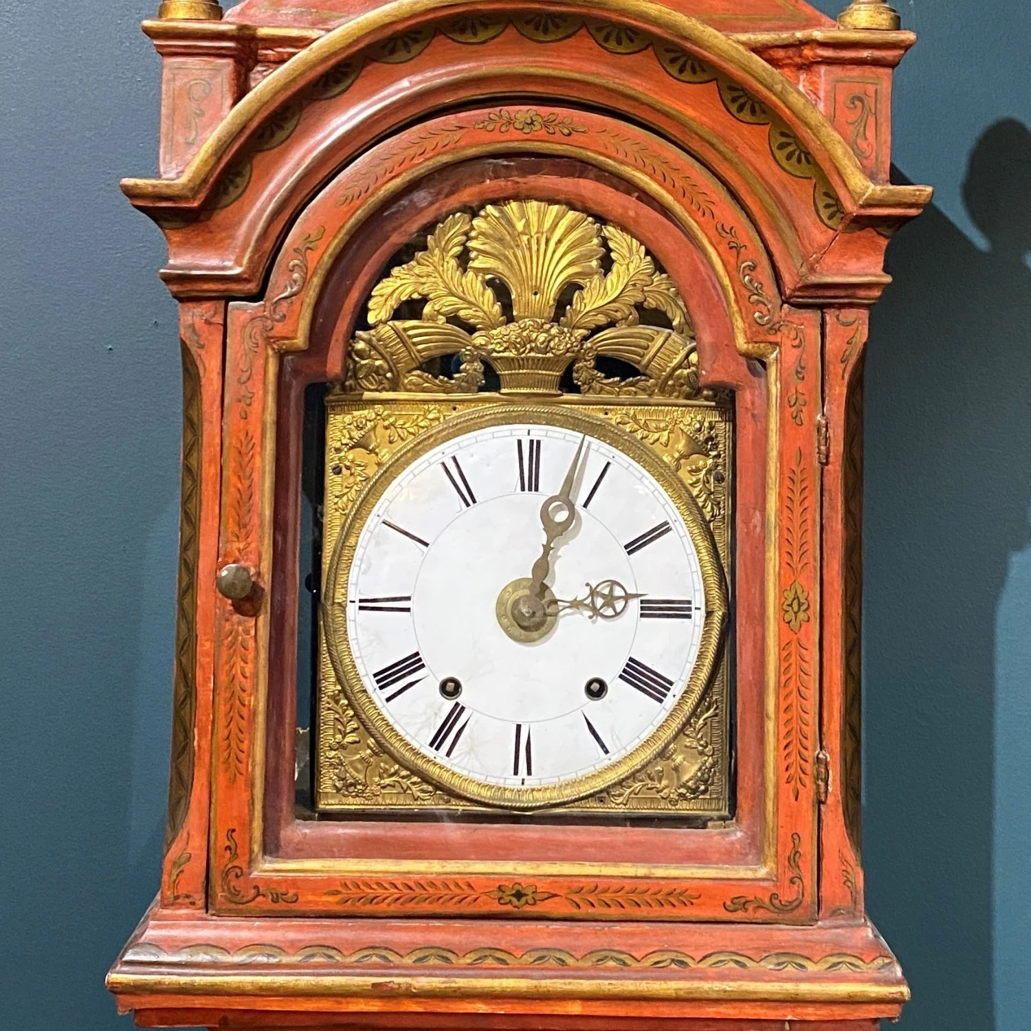 A Wonderful Red Lacquer Clock in Japanned Taste, Italy, Venice